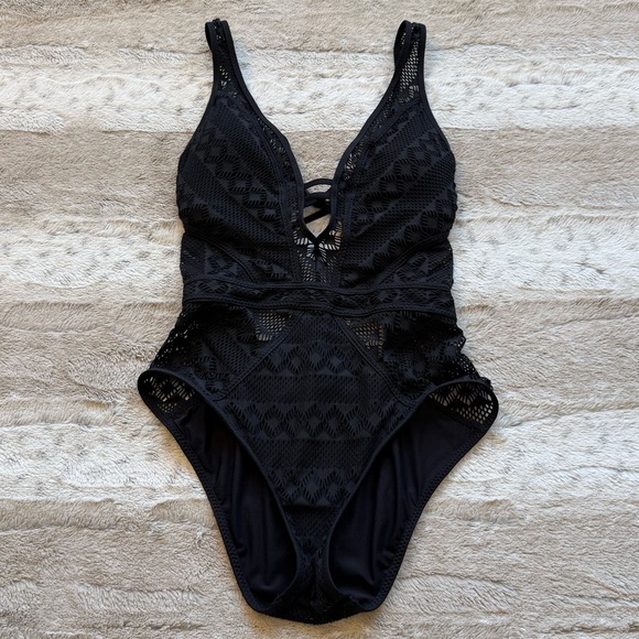BECCA Crochet One-Piece Swimsuit in Black Size M - Picture 4 of 11
